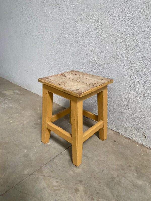 Sgabello in legno giallo SV014 - immagine 2