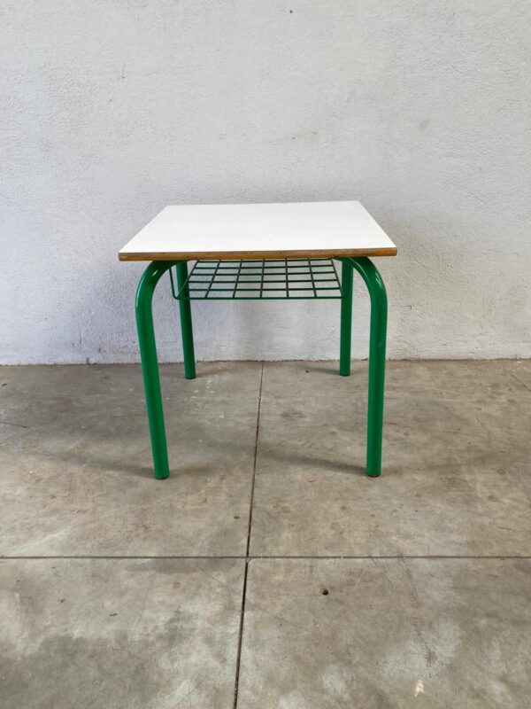 Tavolino vintage quadrato con piano in formica bianco con struttura in metallo verde VCM014