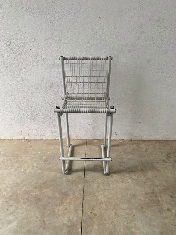 Sgabello alto grigio in metallo SV010