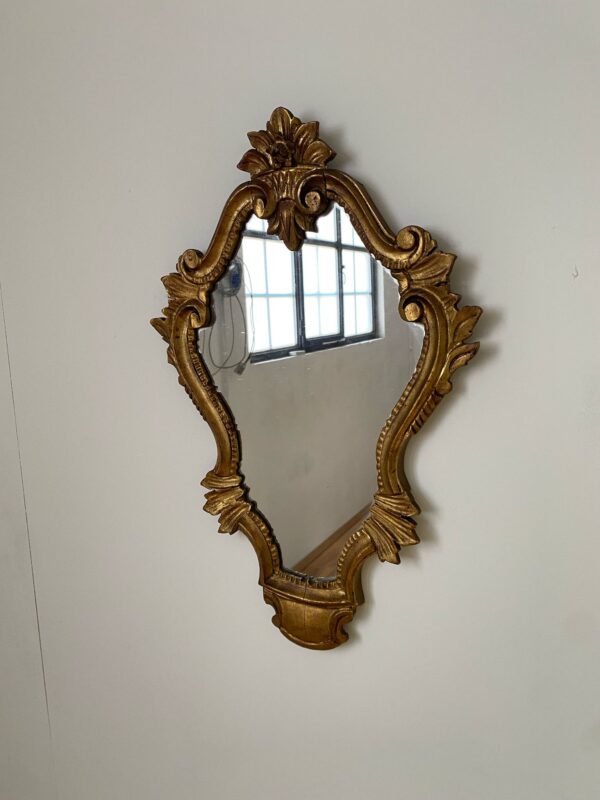 Spacchio da parete con cornice dorata in legno VSP003