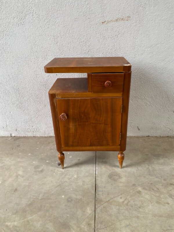 Comodino anta singola e cassetto in ciliegio anni 50/60 VM010