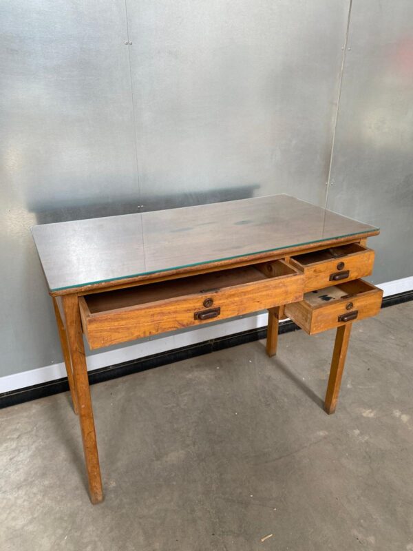 Scrivania vintage con piano in vetro e cassetti VM018 - immagine 3