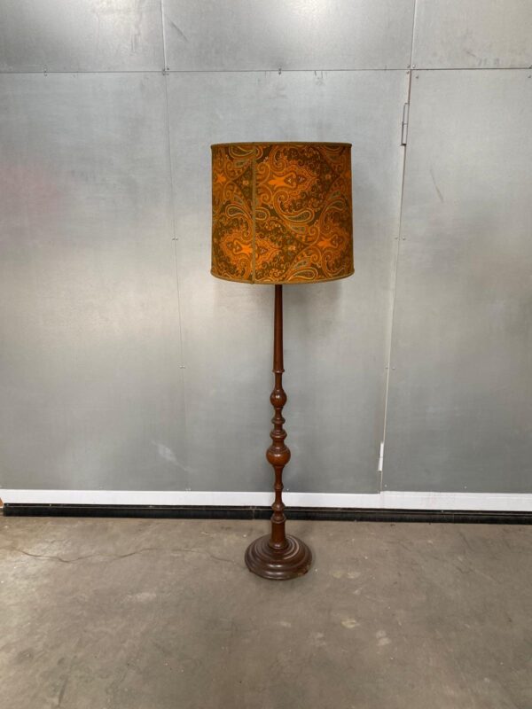 Lampada da terra vintage con struttura in legno e paralume in stoffa VLT002 - immagine 4